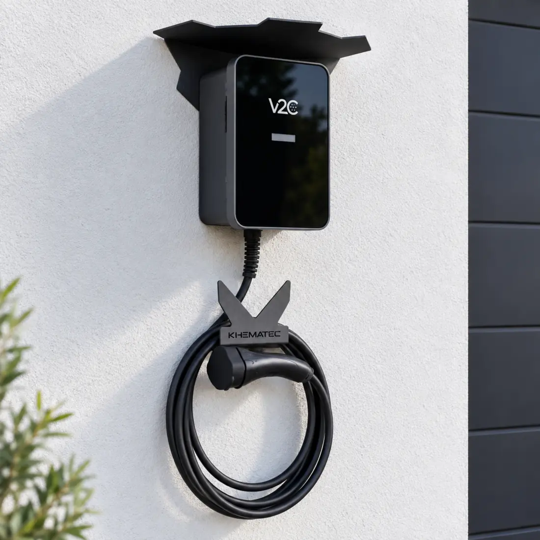 Borne V2C Trydan équipée de la casquette de protection et du support de câble de recharge KHEMATEC