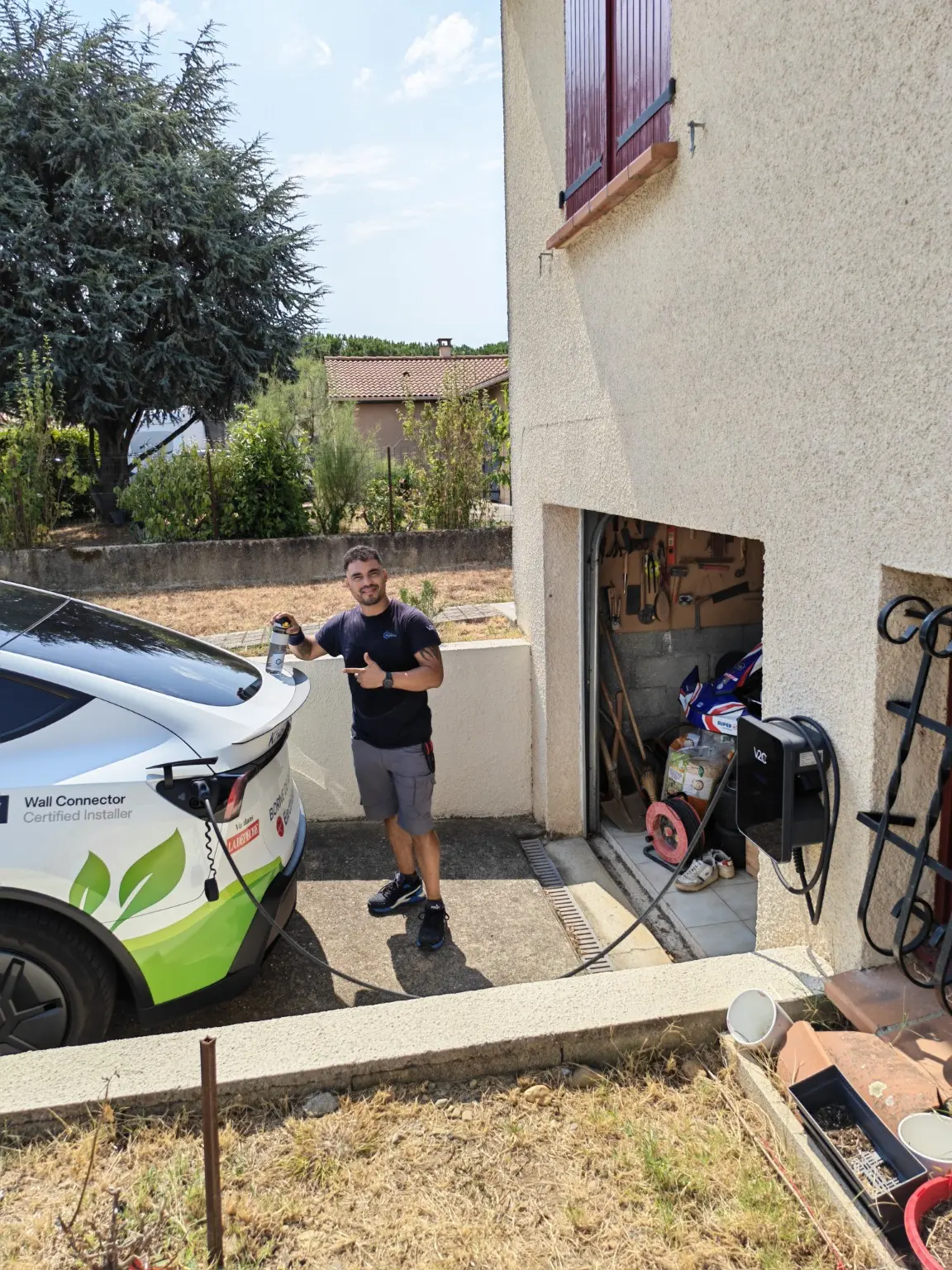 Installation résidentielle d’une borne V2C Trydan réalisée par KHEMATEC Solutions